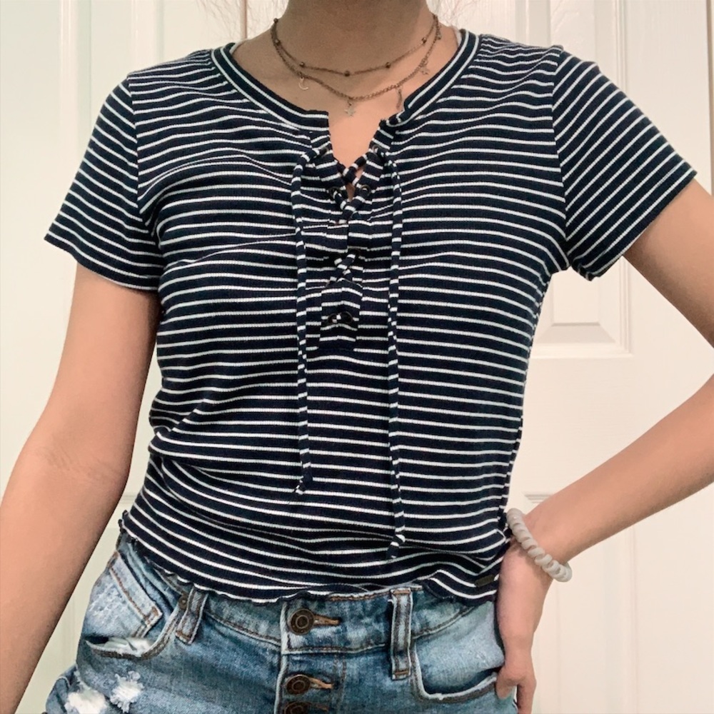 hollister blue striped top